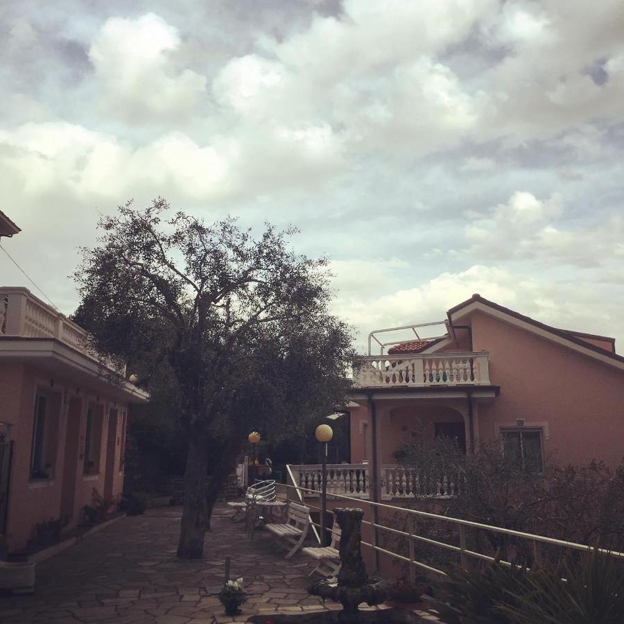 Residence Hotel Edy Imperia Zewnętrze zdjęcie